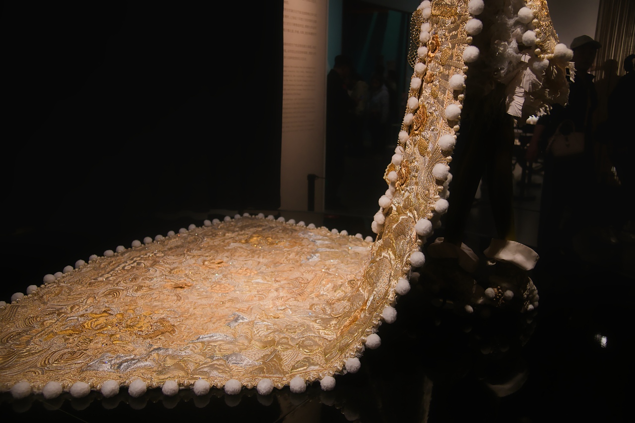 金线——从北非到东亚的黄金服饰风尚（图ZNDA1MjAyMTg0） - 时尚/艺术摄影 - 站酷设计师爱西安的摄影师原创素材 - 站酷ZCOOL