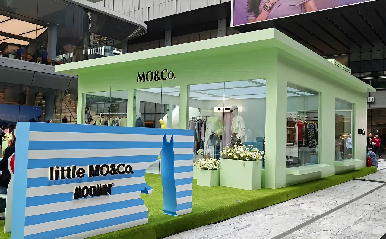 MO&Co. x 姆明快闪店美陈设计为何刷屏出圈？肆墨设计（图ZNDA1MjA3OTM2） - 其他 - 站酷设计师肆墨美陈设计原创素材 - 站酷ZCOOL