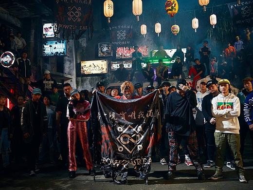 我在废弃造船厂造了个赛博朋克地下音乐基地