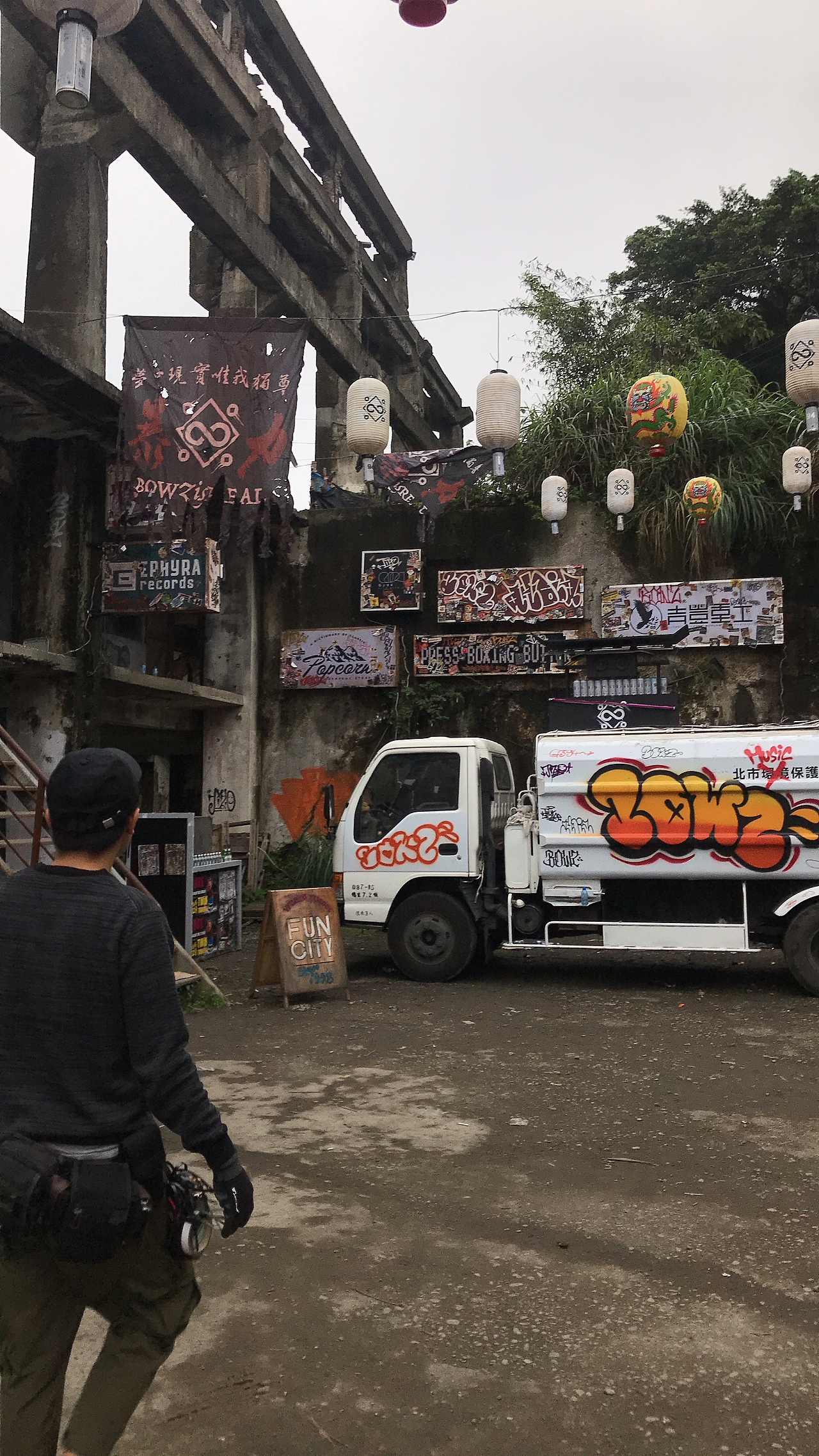 我在废弃造船厂造了个赛博朋克地下音乐基地（图ZNDA1MjE4Njcy） - MV - 站酷设计师李白_影视美术原创素材 - 站酷ZCOOL