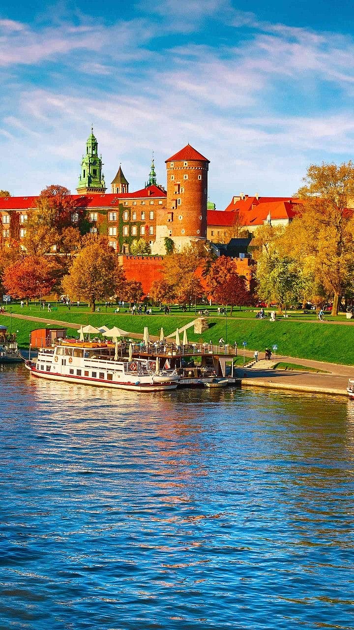 地中海与哥特的双重奏：一座古城的光影诗篇（图ZNDA1MjQ5MjQw） - 环境/建筑摄影 - 站酷设计师一小迷糊一原创素材 - 站酷ZCOOL