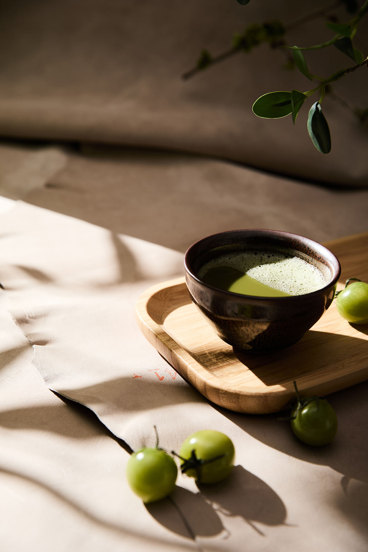 把春天，泡进一杯抹茶里/光影下的治愈系抹茶拍摄（图ZNDA1MjYyNjQw） - 产品摄影 - 站酷设计师新科尚锋静物摄影原创素材 - 站酷ZCOOL