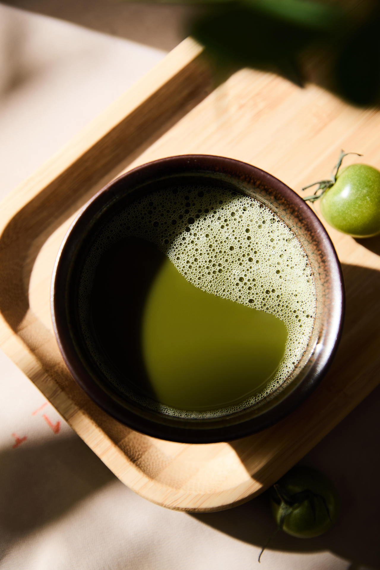 把春天，泡进一杯抹茶里/光影下的治愈系抹茶拍摄（图ZNDA1MjYyNjQ0） - 产品摄影 - 站酷设计师新科尚锋静物摄影原创素材 - 站酷ZCOOL