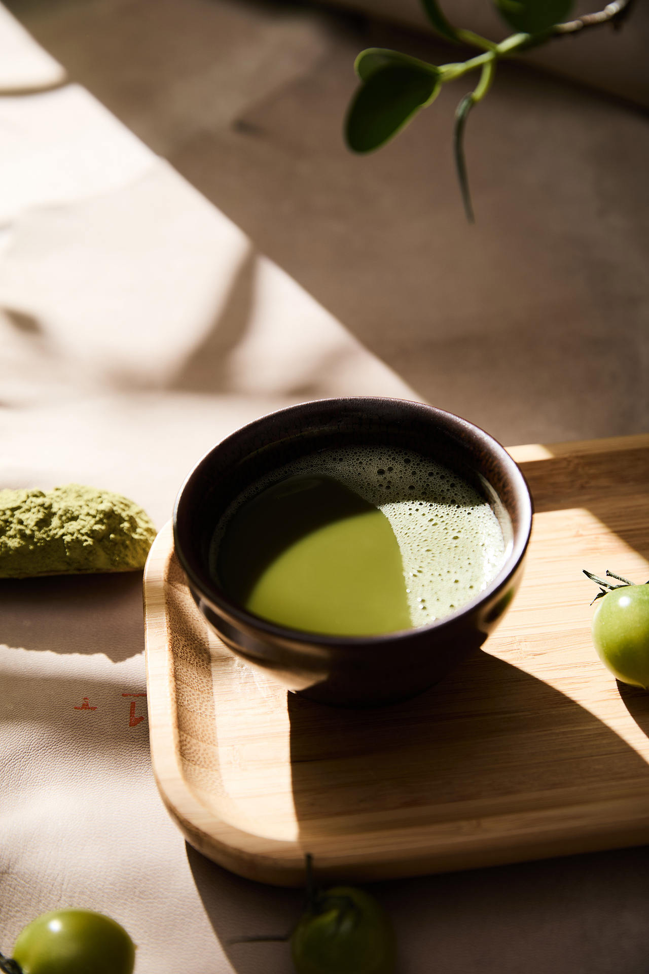 把春天，泡进一杯抹茶里/光影下的治愈系抹茶拍摄（图ZNDA1MjYyNjUy） - 产品摄影 - 站酷设计师新科尚锋静物摄影原创素材 - 站酷ZCOOL