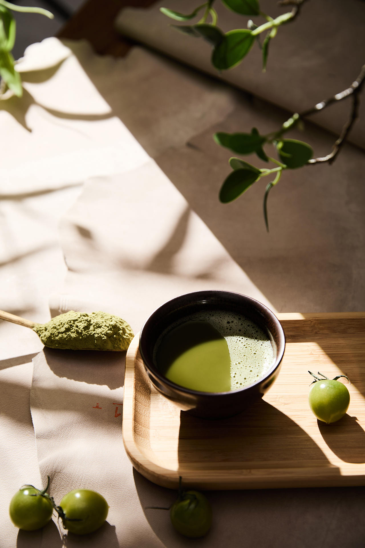 把春天，泡进一杯抹茶里/光影下的治愈系抹茶拍摄（图ZNDA1MjYyNjQ4） - 产品摄影 - 站酷设计师新科尚锋静物摄影原创素材 - 站酷ZCOOL