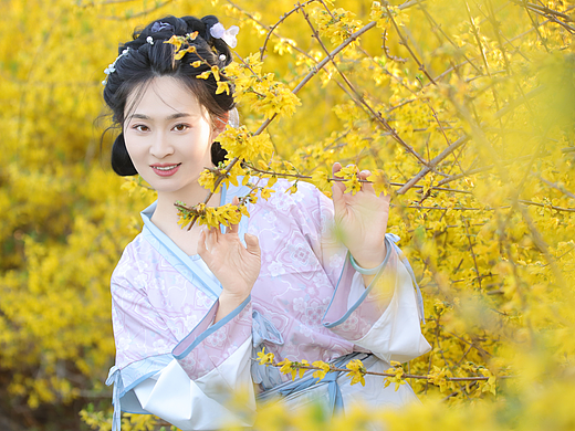 人間四月至，連翹正開時（個人主頁-ZNzM0MzQ1Mjg=） - 人像攝影 - 站酷設(shè)計師低調(diào)壹點原創(chuàng)素材 - 站酷ZCOOL