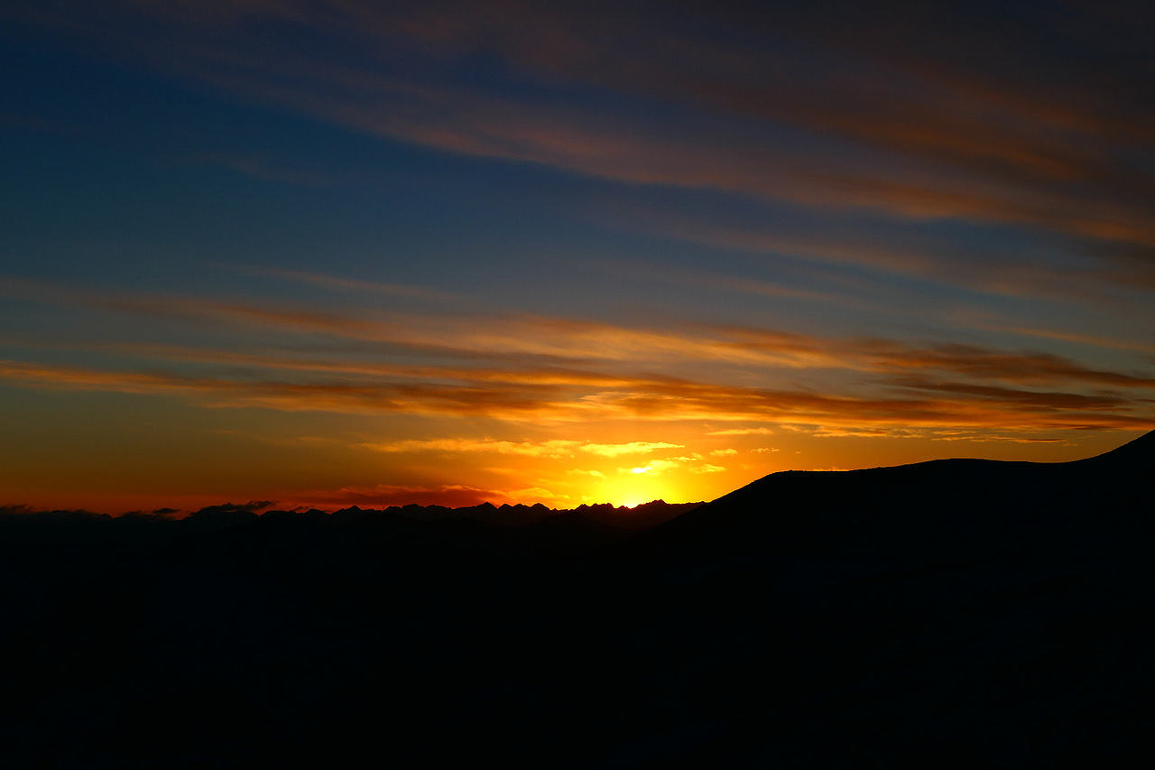 晴日照亮冰峰，雪色亮如明灯风软天高空阔心也随之澄明（图ZNDA1NDU3MTEy） - 运营设计 - 站酷设计师wn赤子原创素材 - 站酷ZCOOL