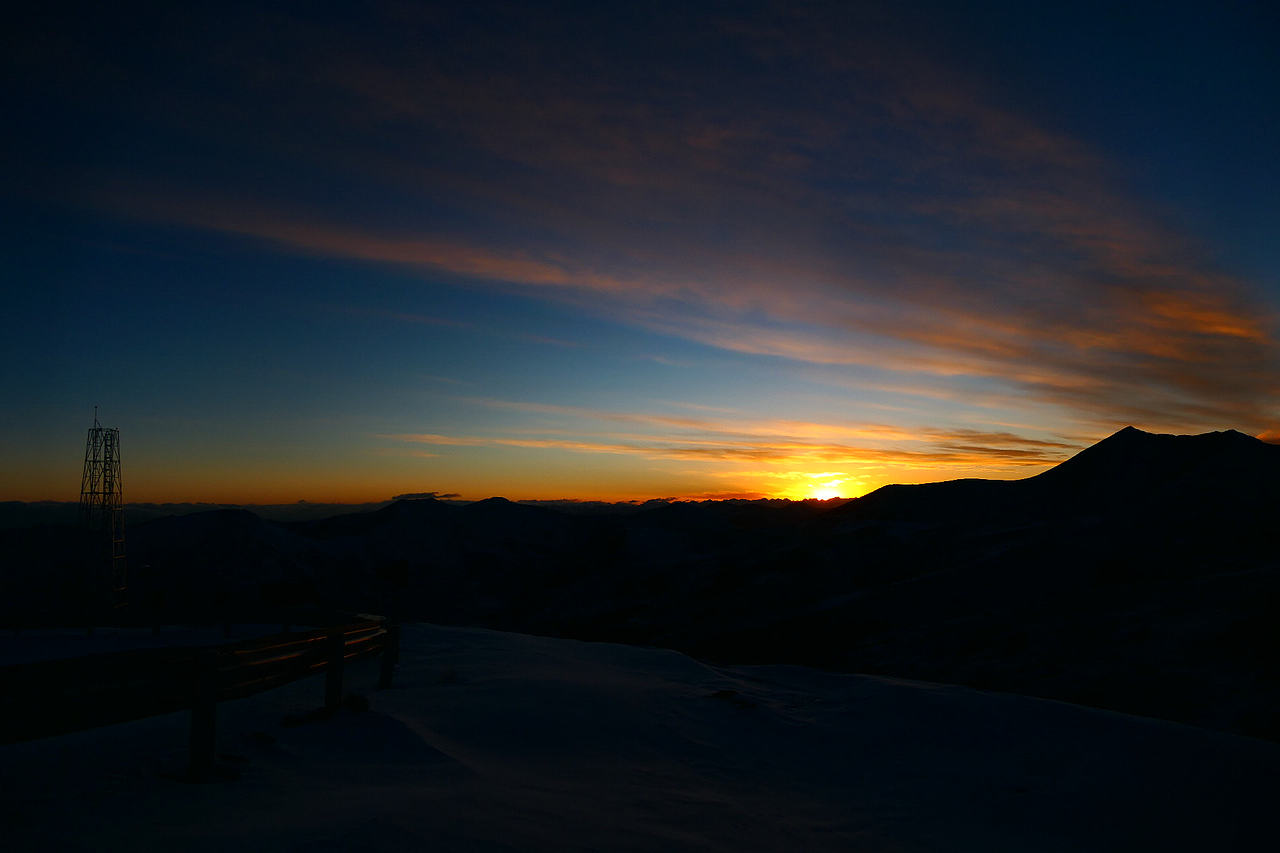 晴日照亮冰峰，雪色亮如明灯风软天高空阔心也随之澄明（图ZNDA1NDU3MDc2） - 运营设计 - 站酷设计师wn赤子原创素材 - 站酷ZCOOL