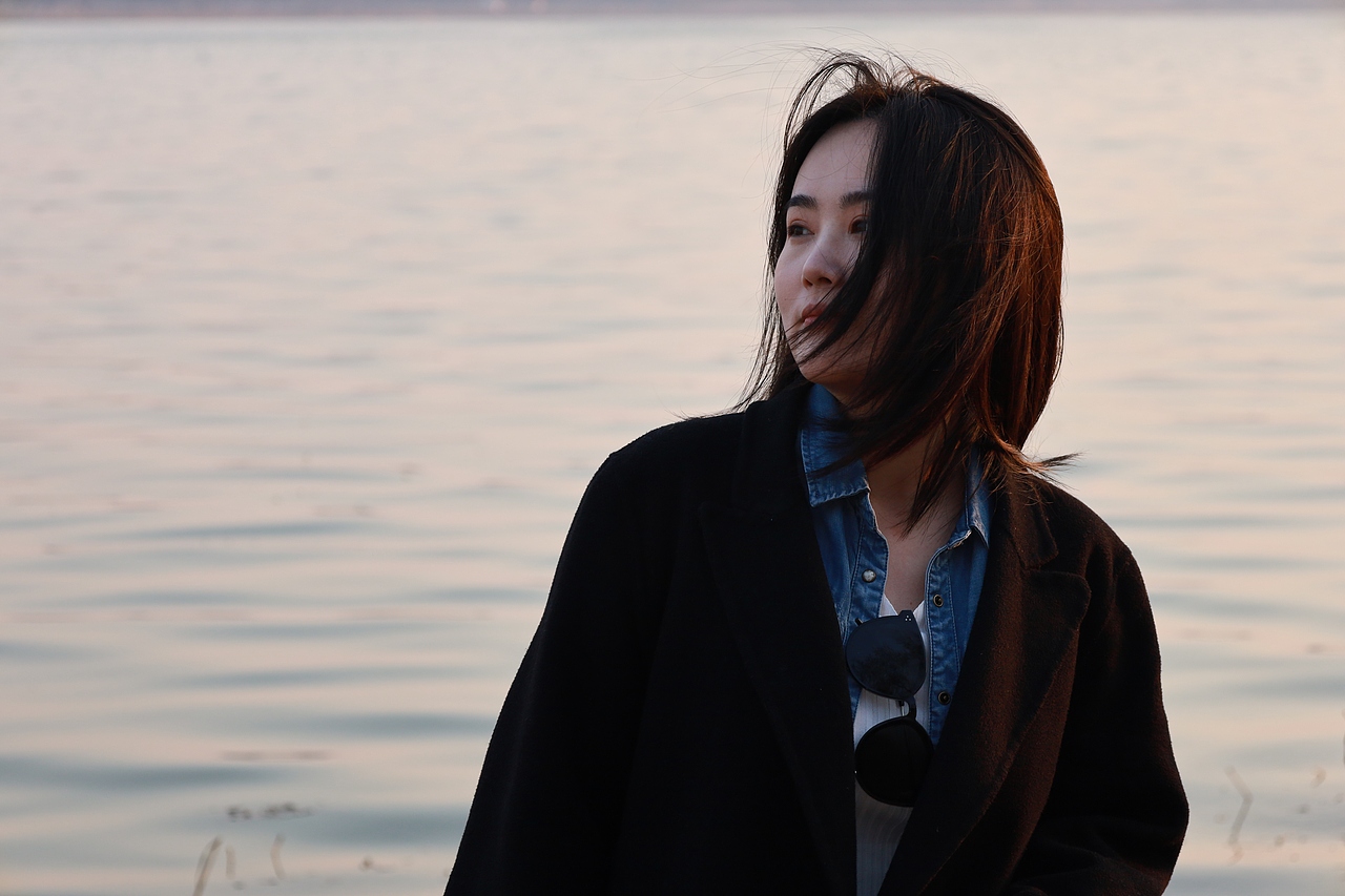 湖边漫步-人像摄影【原片】（图ZNDA1NTAxNTI4） - 人像摄影 - 站酷设计师想想都开心原创素材 - 站酷ZCOOL