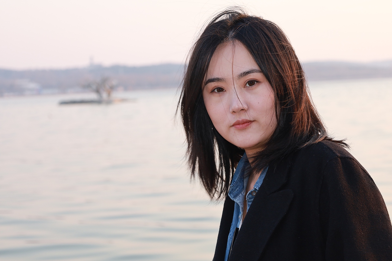 湖边漫步-人像摄影【原片】（图ZNDA1NTAxNTQw） - 人像摄影 - 站酷设计师想想都开心原创素材 - 站酷ZCOOL