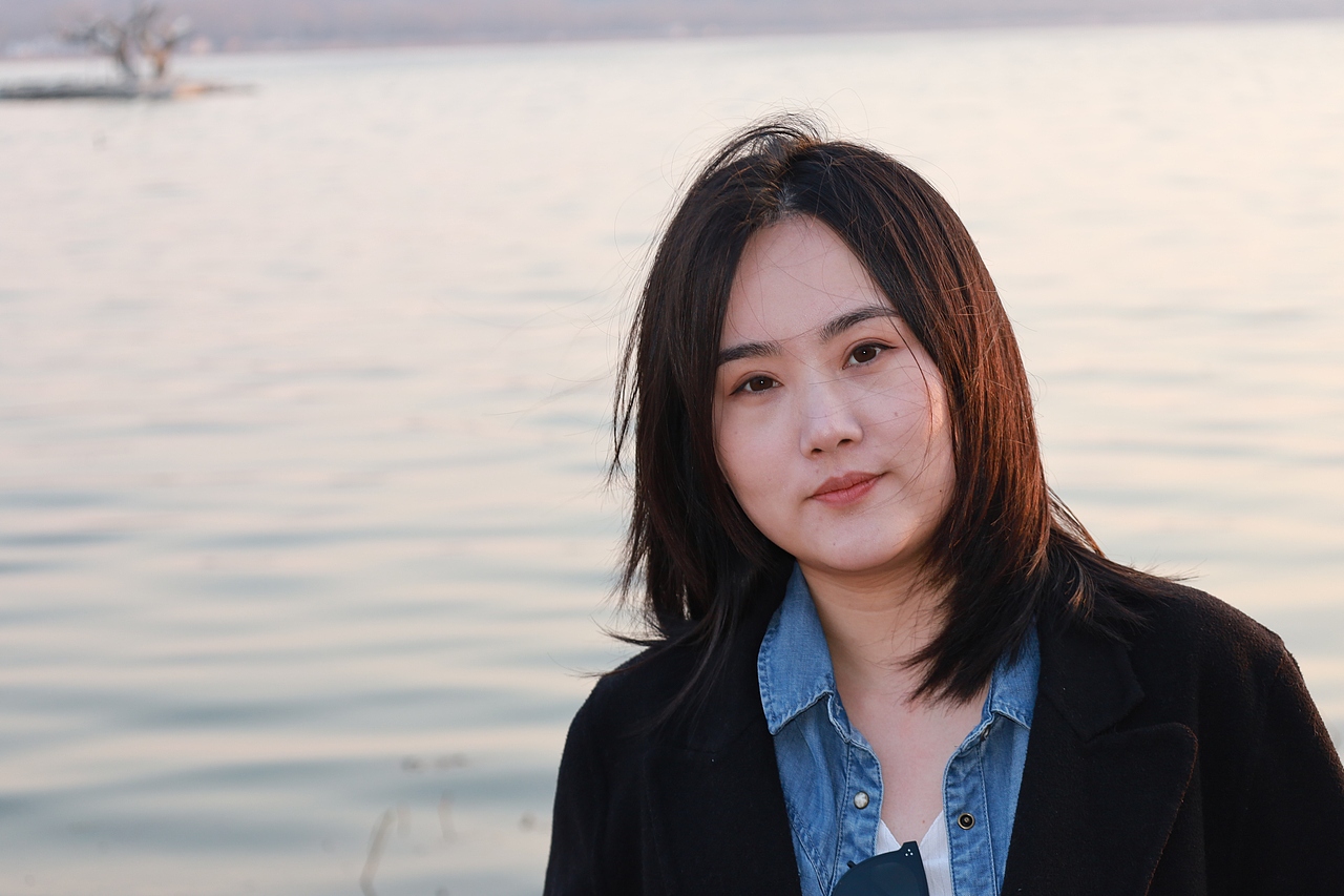 湖边漫步-人像摄影【原片】（图ZNDA1NTAxNTM2） - 人像摄影 - 站酷设计师想想都开心原创素材 - 站酷ZCOOL