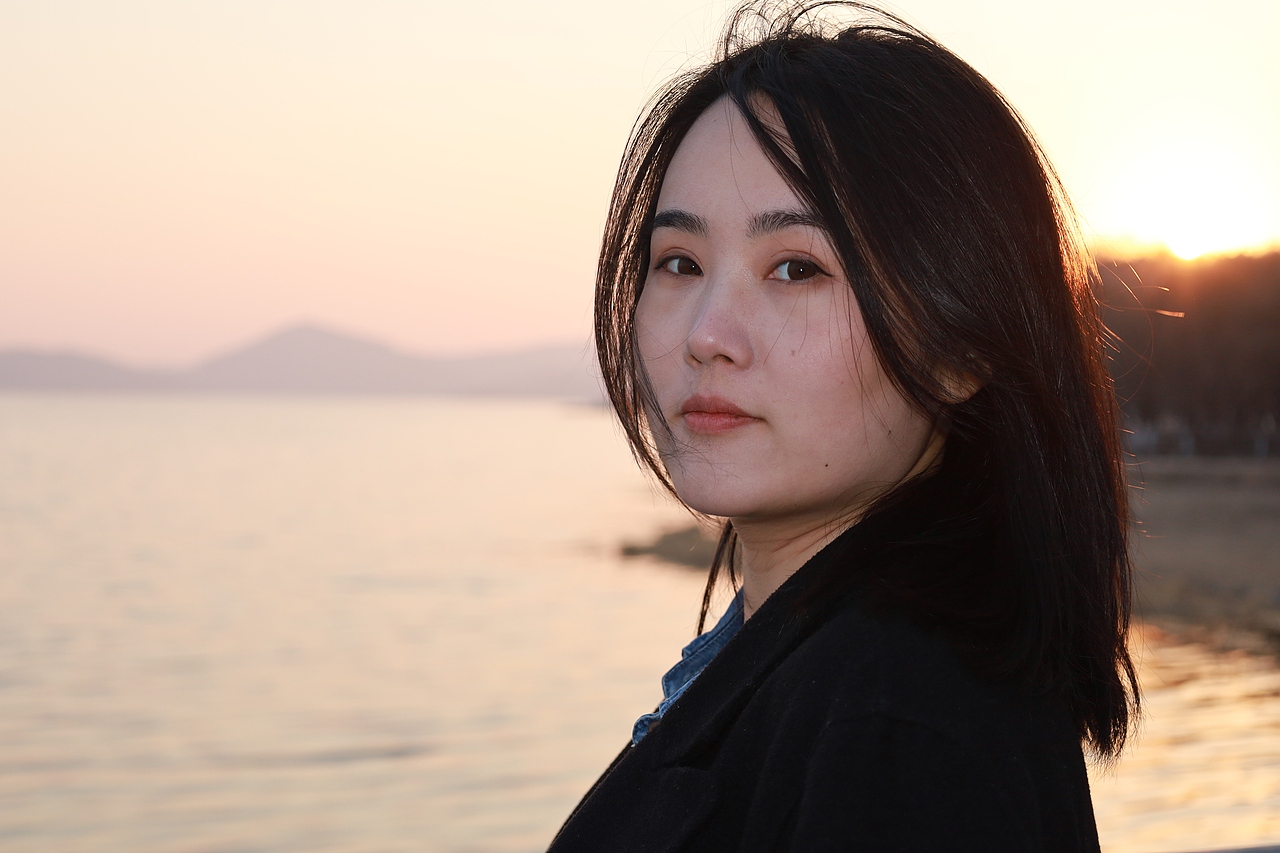 湖边漫步-人像摄影【原片】（图ZNDA1NTAxNjA0） - 人像摄影 - 站酷设计师想想都开心原创素材 - 站酷ZCOOL