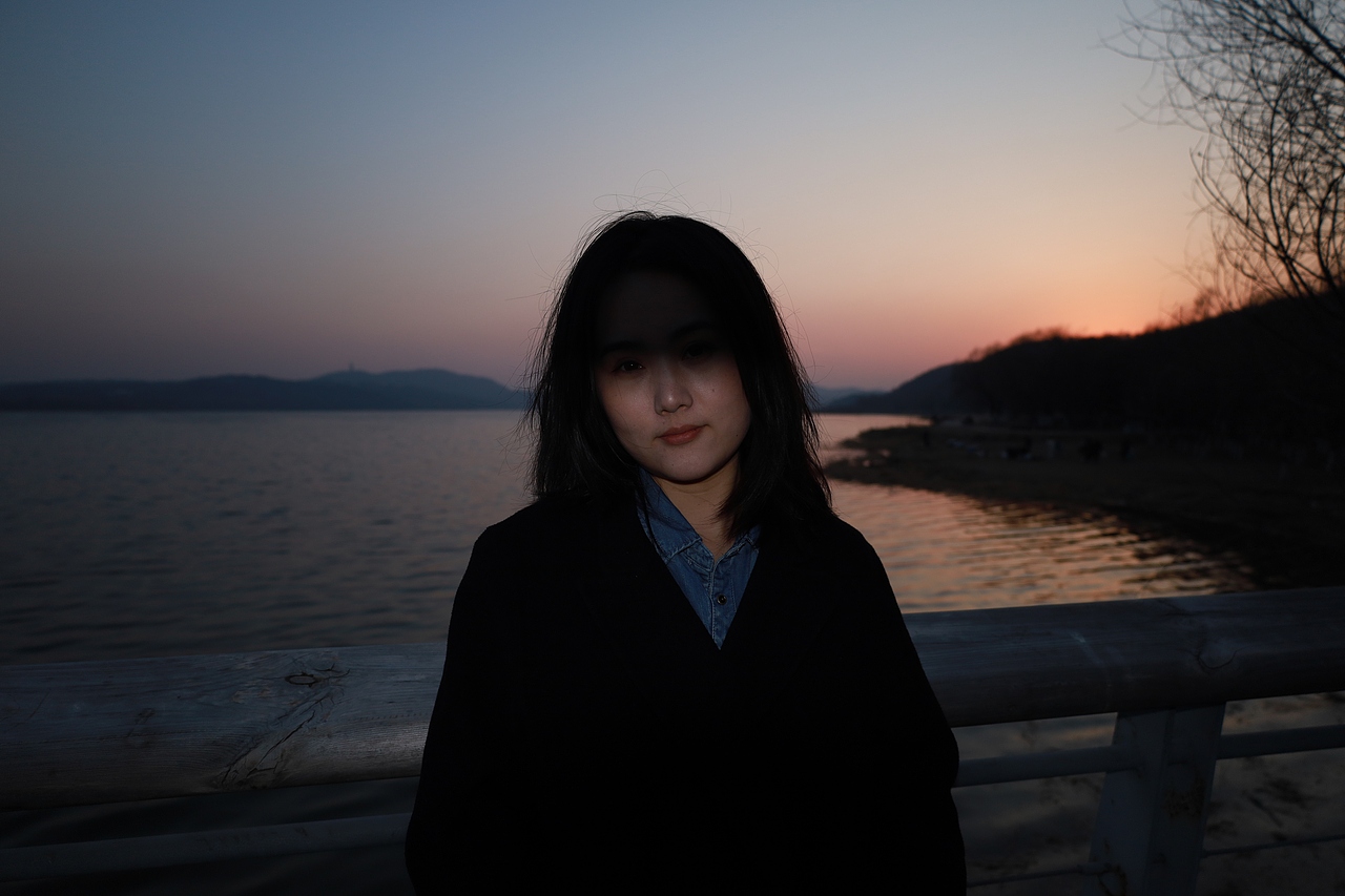 湖边漫步-人像摄影【原片】（图ZNDA1NTAxNjQw） - 人像摄影 - 站酷设计师想想都开心原创素材 - 站酷ZCOOL