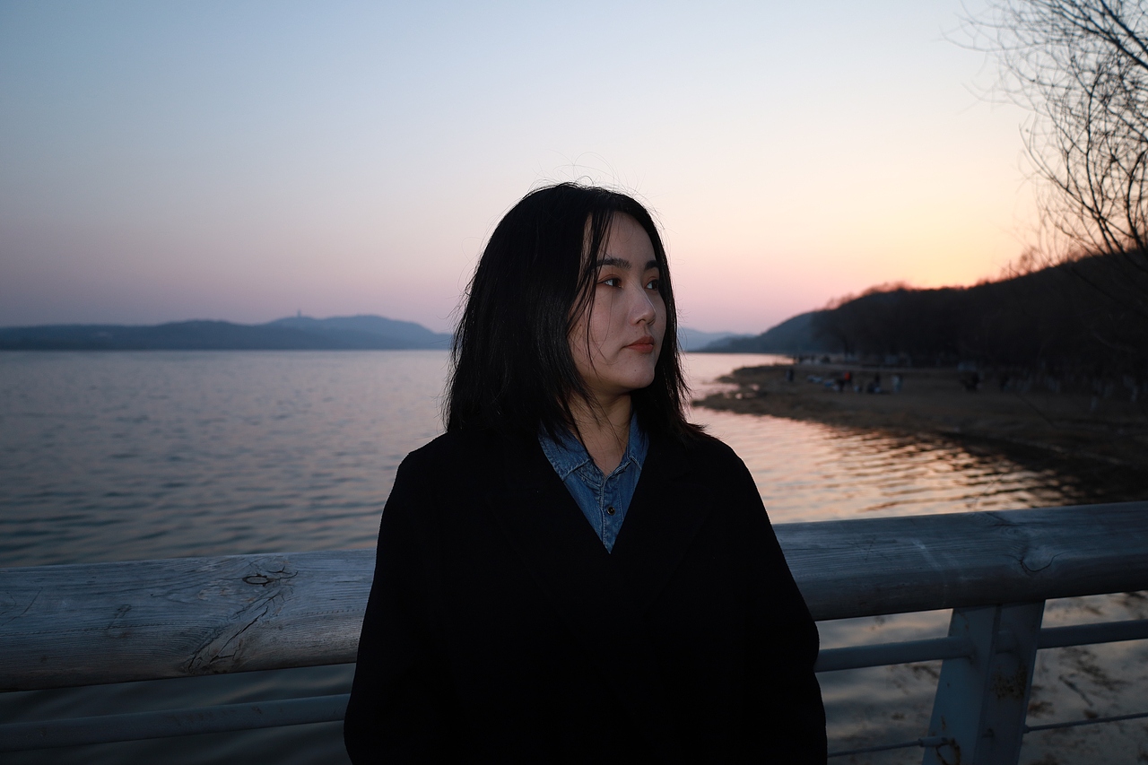 湖边漫步-人像摄影【原片】（图ZNDA1NTAxNjQ0） - 人像摄影 - 站酷设计师想想都开心原创素材 - 站酷ZCOOL