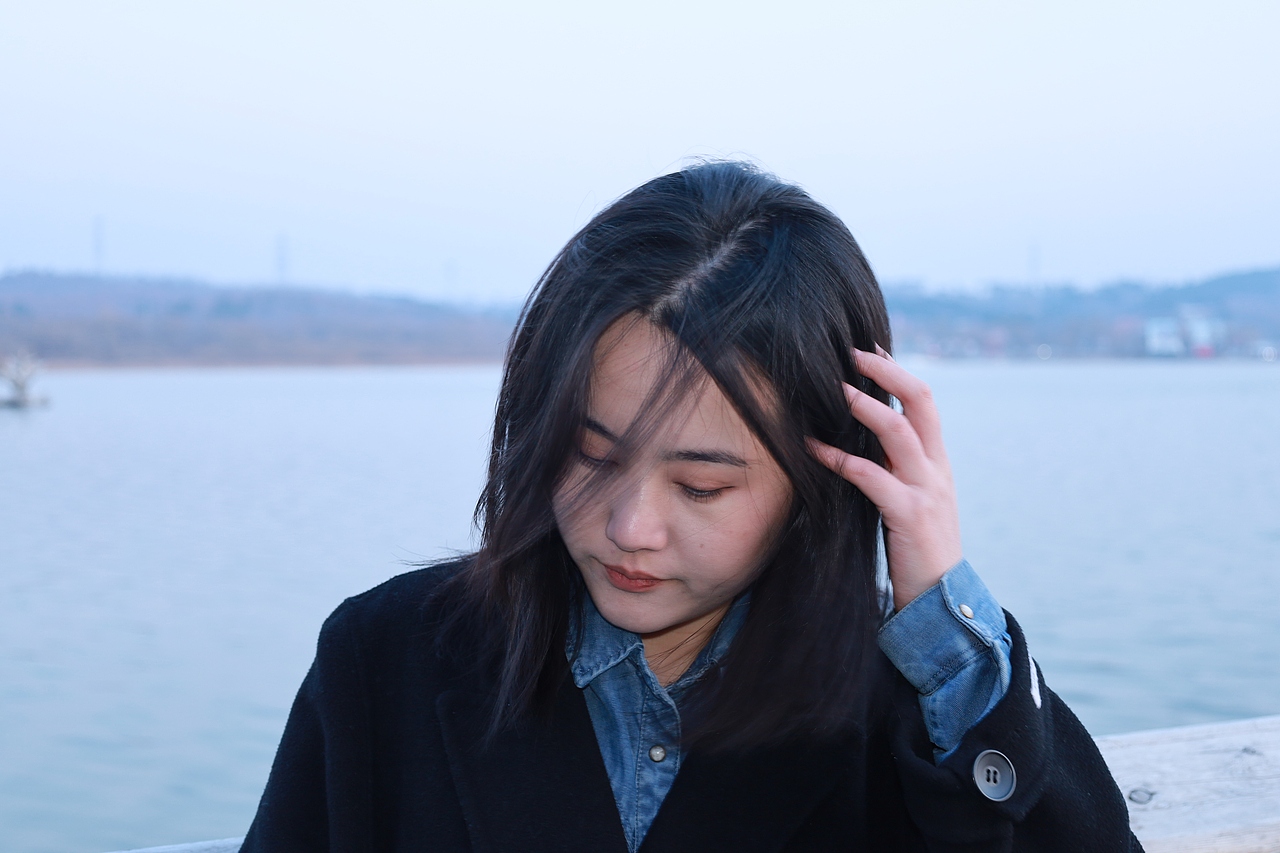 湖边漫步-人像摄影【原片】（图ZNDA1NTAxNzA4） - 人像摄影 - 站酷设计师想想都开心原创素材 - 站酷ZCOOL