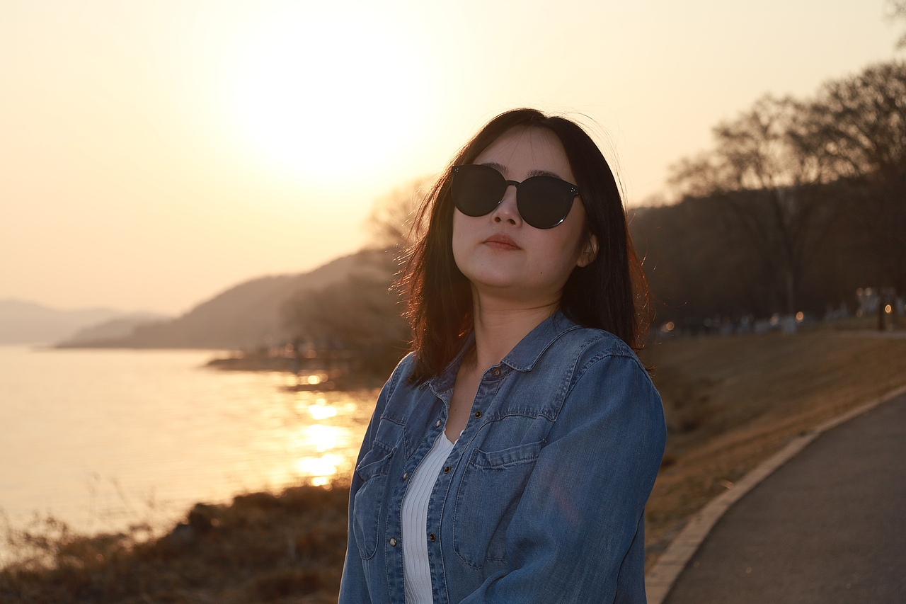 湖边漫步-人像摄影【原片】（图ZNDA1NTAxNDgw） - 人像摄影 - 站酷设计师想想都开心原创素材 - 站酷ZCOOL