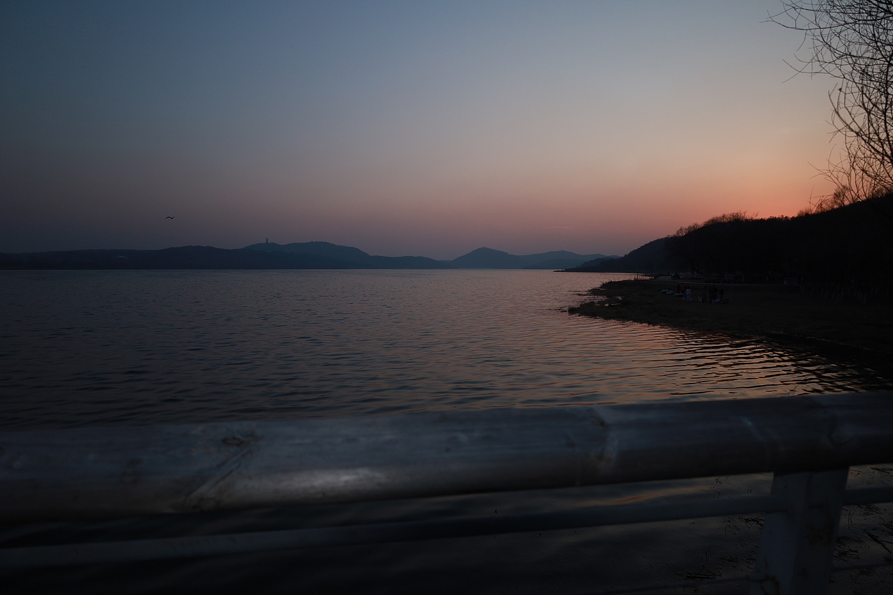 湖边漫步-人像摄影【原片】（图ZNDA1NTAxNjYw） - 人像摄影 - 站酷设计师想想都开心原创素材 - 站酷ZCOOL