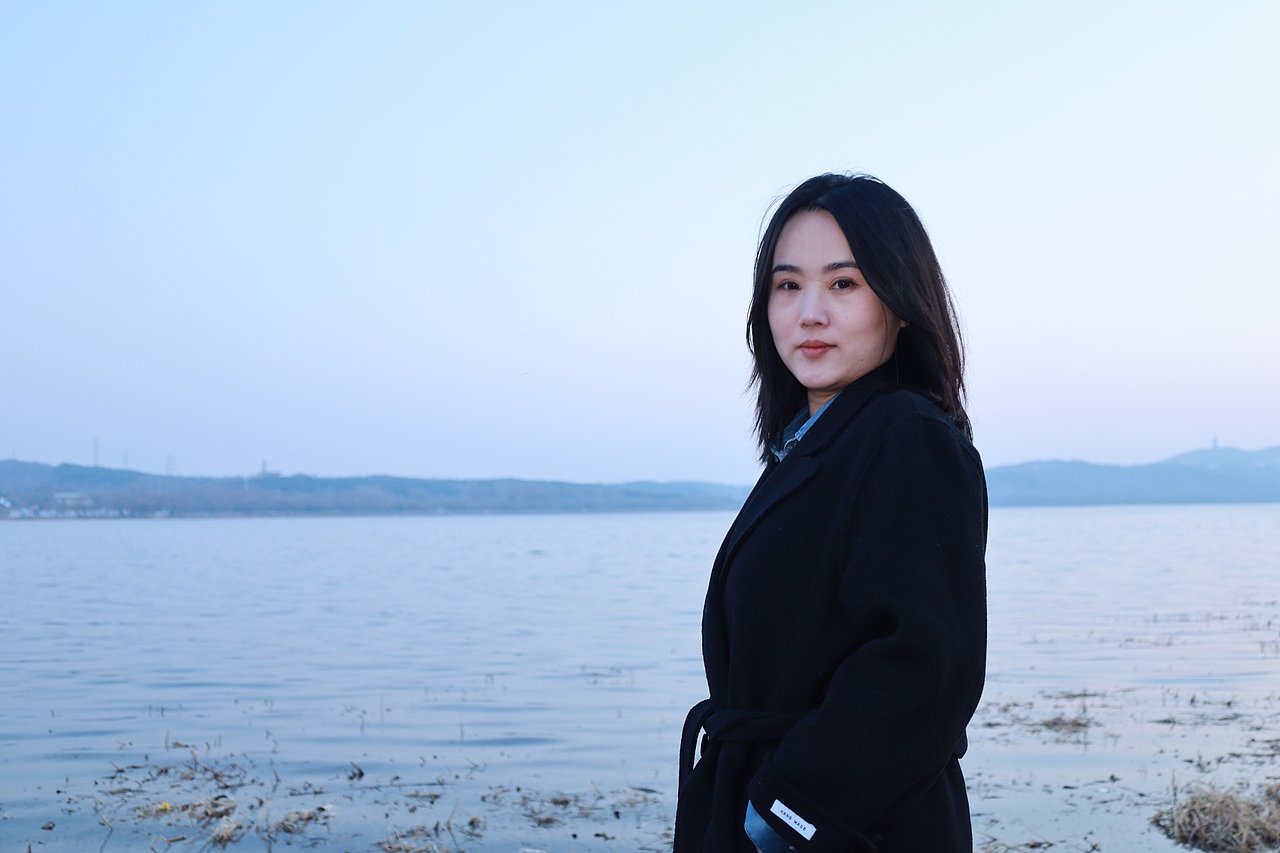 湖边漫步-人像摄影【原片】（图ZNDA1NTAxNzI0） - 人像摄影 - 站酷设计师想想都开心原创素材 - 站酷ZCOOL