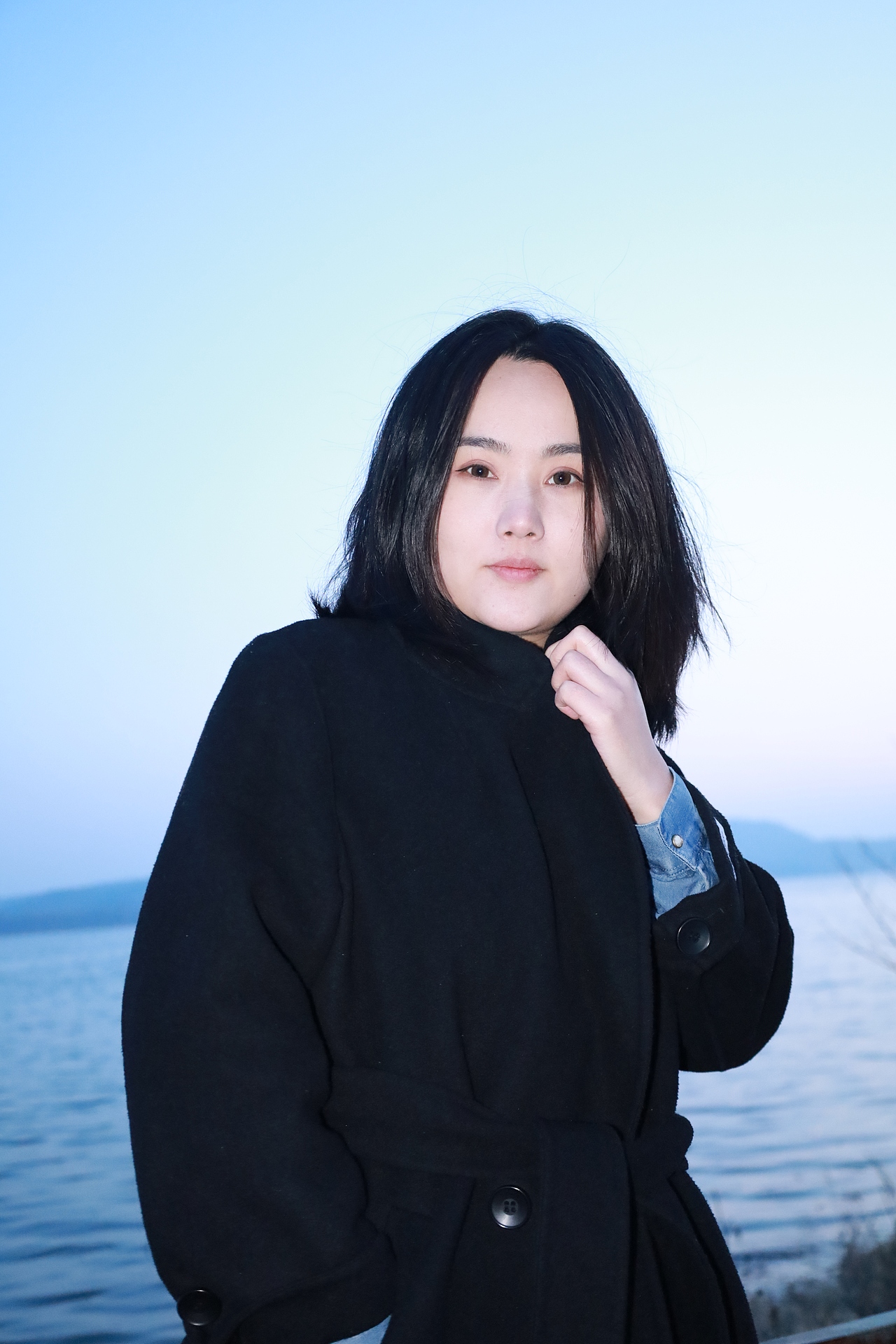 湖边漫步-人像摄影【原片】（图ZNDA1NTAxODAw） - 人像摄影 - 站酷设计师想想都开心原创素材 - 站酷ZCOOL