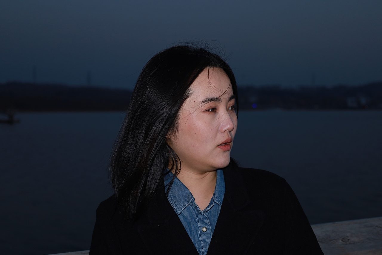 湖边漫步-人像摄影【原片】（图ZNDA1NTAxNjky） - 人像摄影 - 站酷设计师想想都开心原创素材 - 站酷ZCOOL