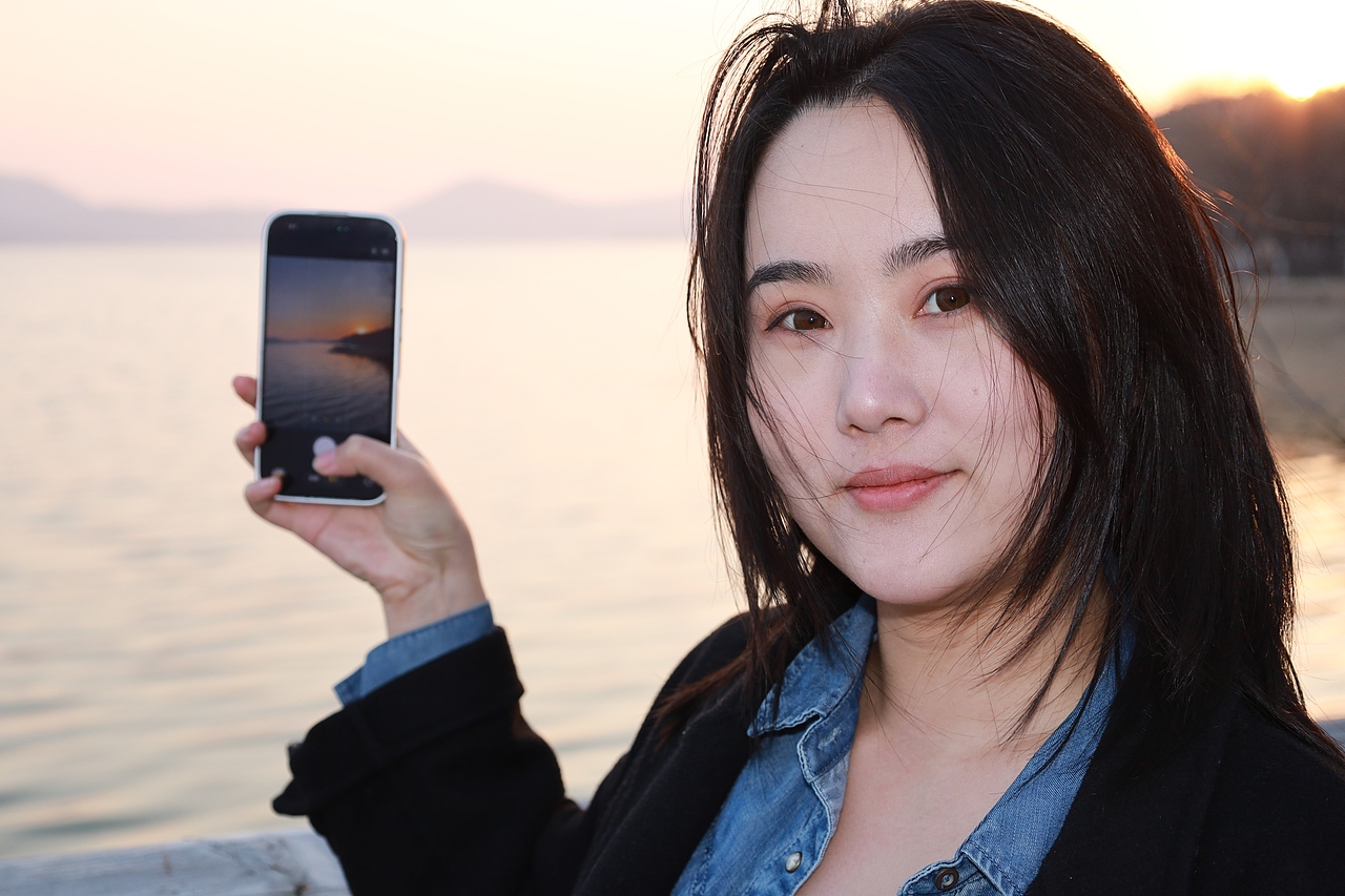 湖边漫步-人像摄影【原片】（图ZNDA1NTAxNjEy） - 人像摄影 - 站酷设计师想想都开心原创素材 - 站酷ZCOOL