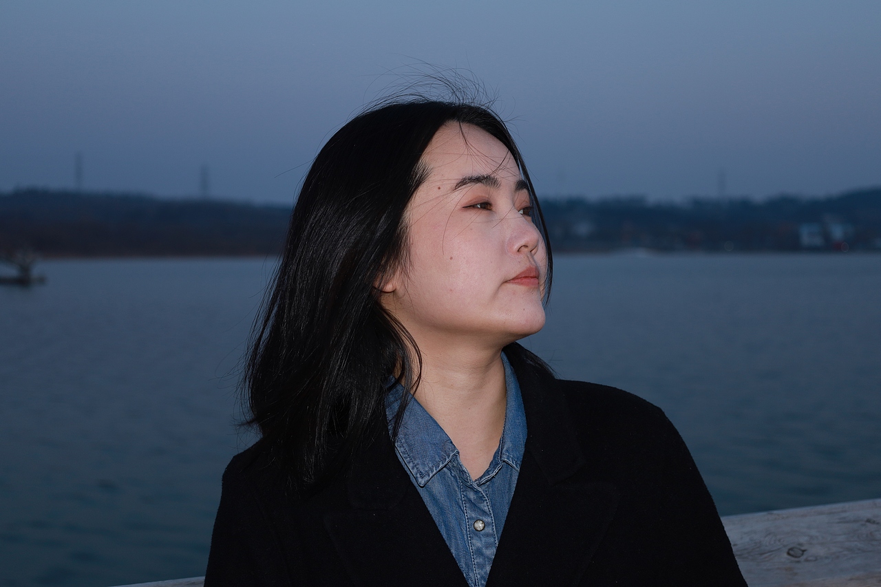 湖边漫步-人像摄影【原片】（图ZNDA1NTAxNjg4） - 人像摄影 - 站酷设计师想想都开心原创素材 - 站酷ZCOOL