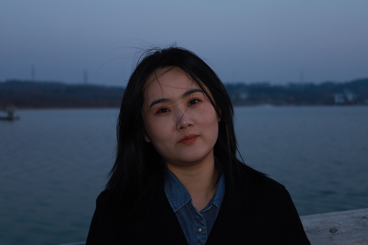 湖边漫步-人像摄影【原片】（图ZNDA1NTAxNjgw） - 人像摄影 - 站酷设计师想想都开心原创素材 - 站酷ZCOOL