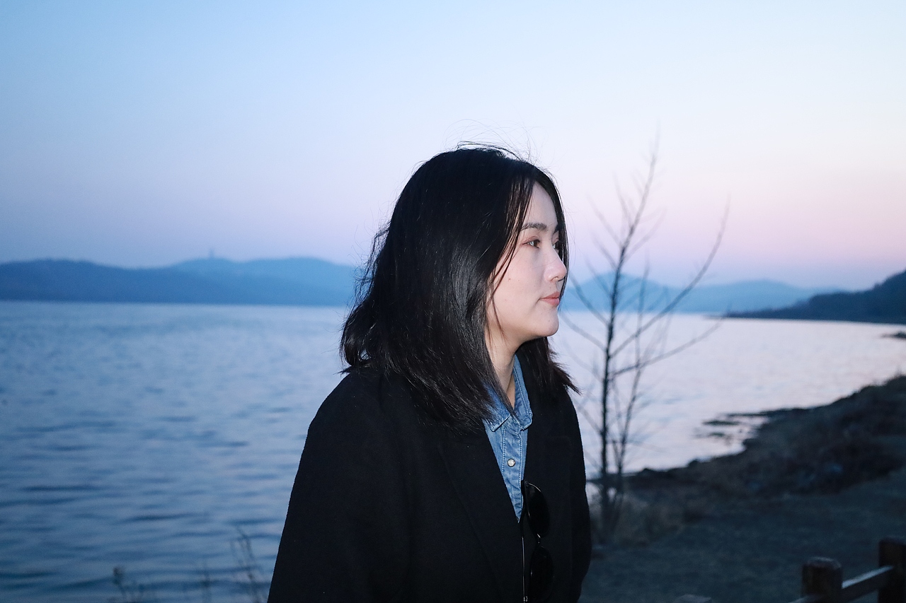 湖边漫步-人像摄影【原片】（图ZNDA1NTAxNzcy） - 人像摄影 - 站酷设计师想想都开心原创素材 - 站酷ZCOOL