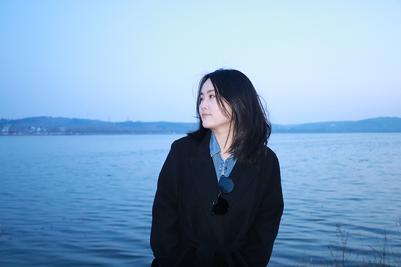 湖边漫步-人像摄影【原片】（图ZNDA1NTAxNzgw） - 人像摄影 - 站酷设计师想想都开心原创素材 - 站酷ZCOOL