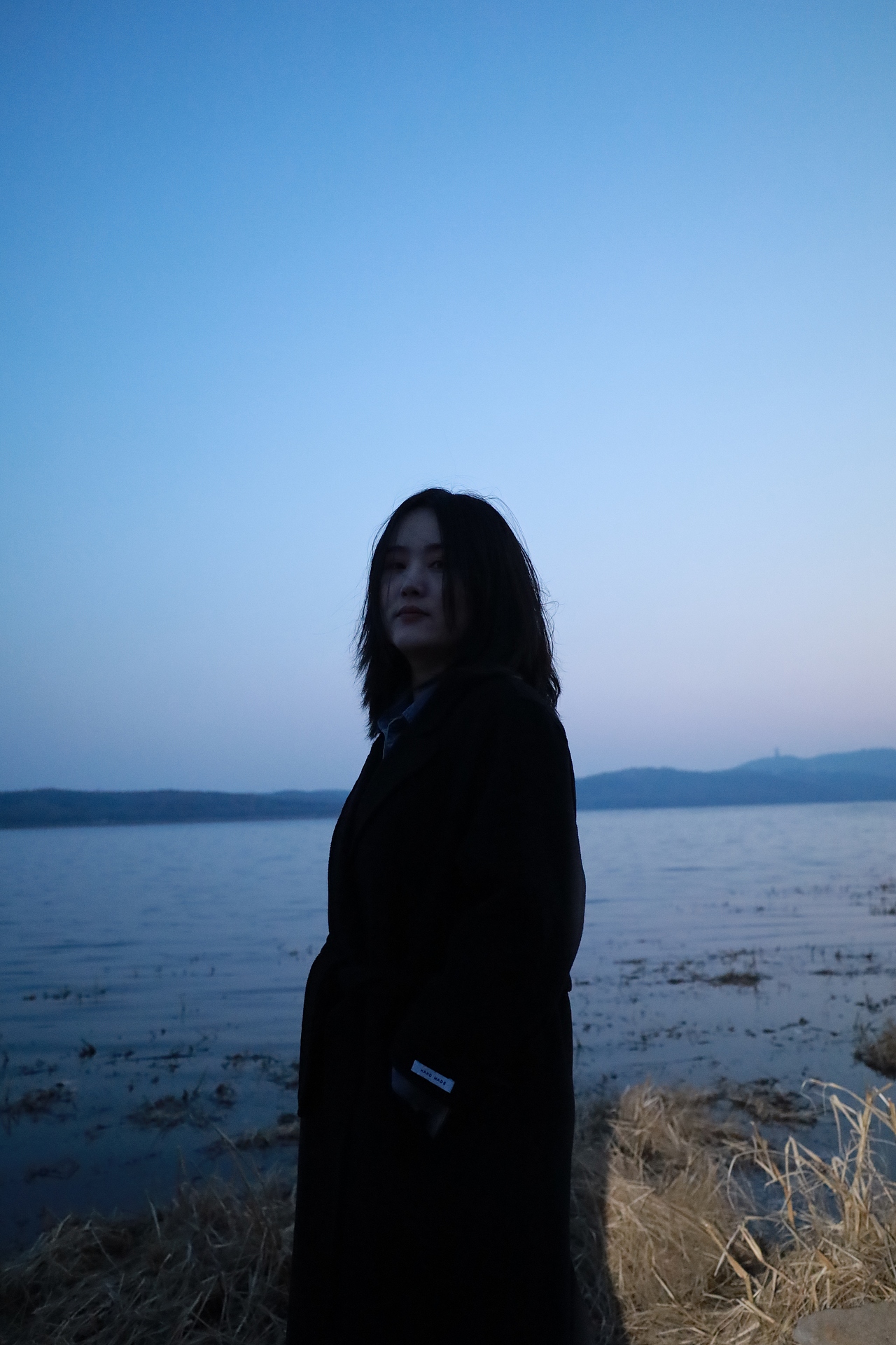 湖边漫步-人像摄影【原片】（图ZNDA1NTAxNzQw） - 人像摄影 - 站酷设计师想想都开心原创素材 - 站酷ZCOOL