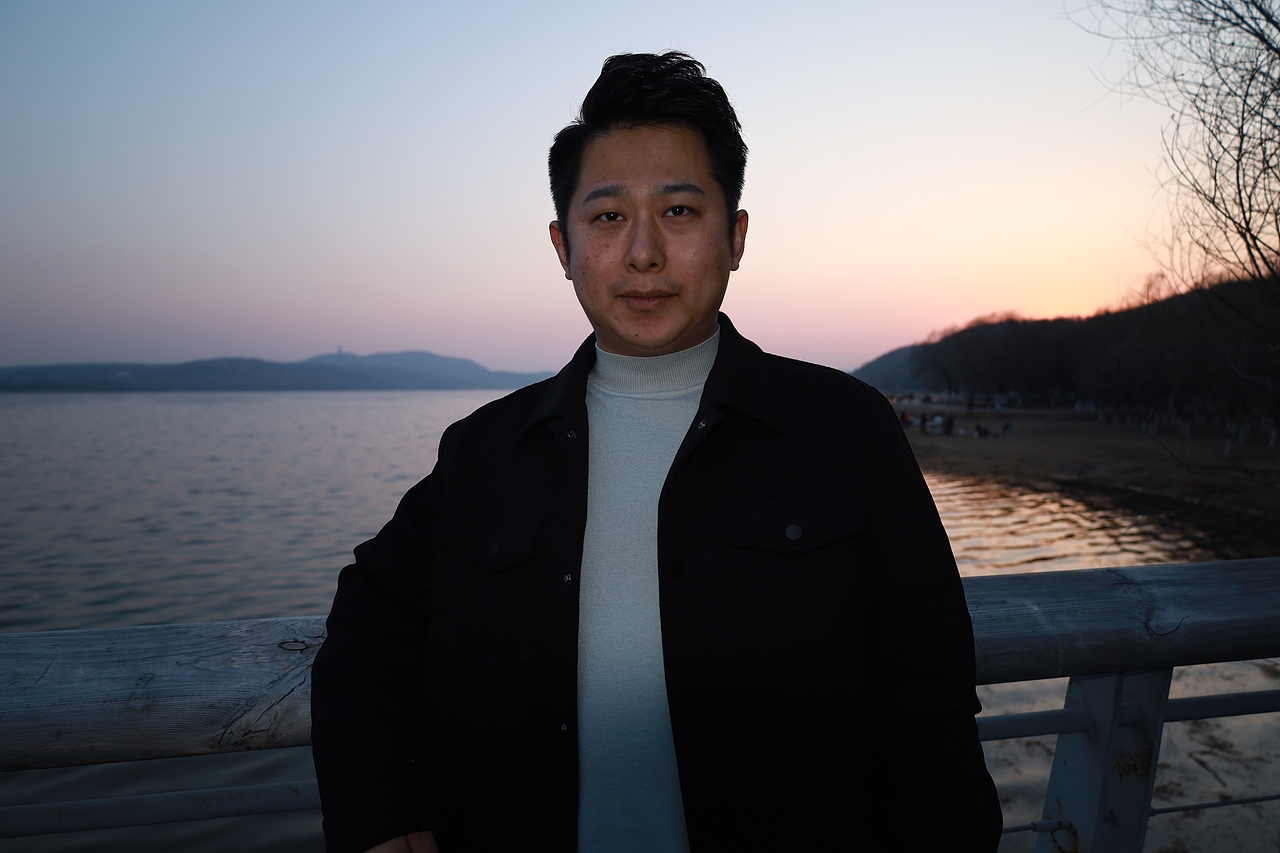 湖边漫步-人像摄影【原片】（图ZNDA1NTAxNjQ4） - 人像摄影 - 站酷设计师想想都开心原创素材 - 站酷ZCOOL