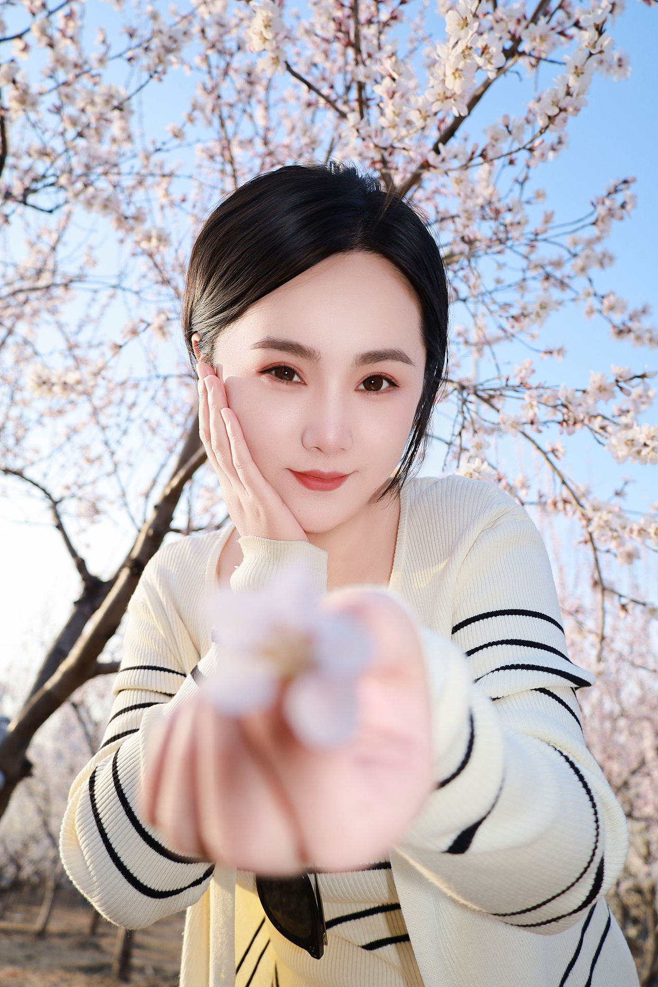 春日桃花-人像摄影【精修】（图ZNDA1NTAzNTMy） - 人像摄影 - 站酷设计师想想都开心原创素材 - 站酷ZCOOL