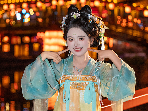 这是谁家大小姐出逃游玩被我拍到了