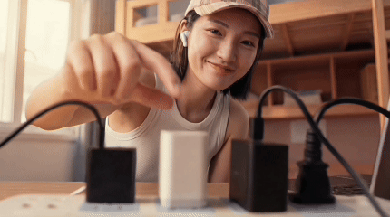 《在喧嚣里开辟一平米宇宙》——UGREEN绿联（图ZNDA1NTU3ODcy） - AI作品 - 站酷设计师AIGC张小沫原创素材 - 站酷ZCOOL