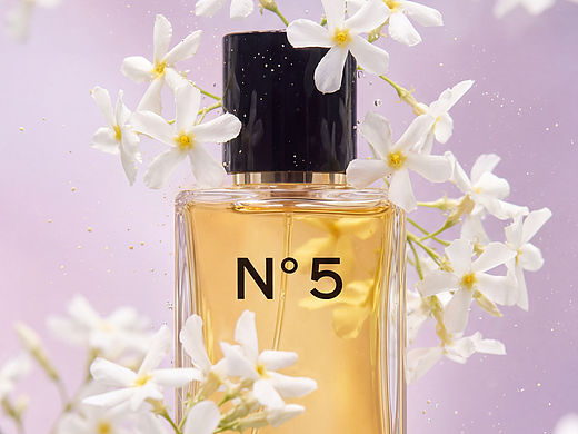 CHANEL 坠入一场花香水境✨ 