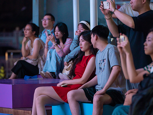 市井街巷，聚拢来是烟火，摊开是人间。