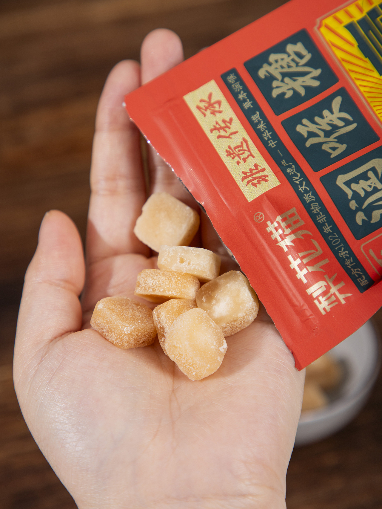 有间|梨花猫百草有机润喉糖（图ZNDA1NjU4MDQ4） - 产品摄影 - 站酷设计师有间图片社原创素材 - 站酷ZCOOL