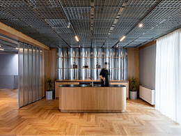 办公楼装修：工业骨干配绿植 石材画流线