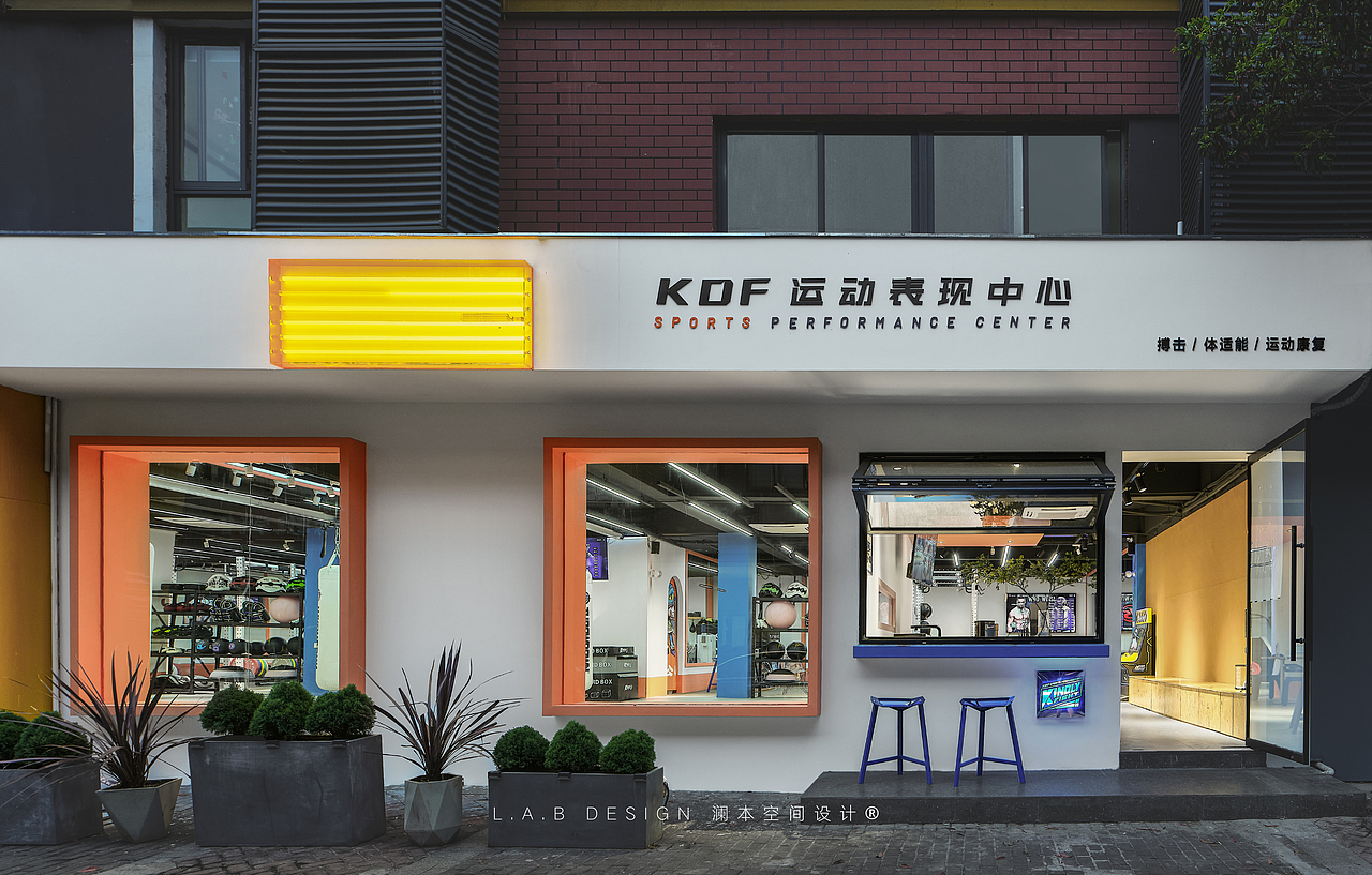 LAB原创 | 善战搏击馆 | 「白底为纸，拳风作画」（图ZNDA1NzIzNTEy） - 商业空间设计 - 站酷设计师南京澜本设计原创素材 - 站酷ZCOOL