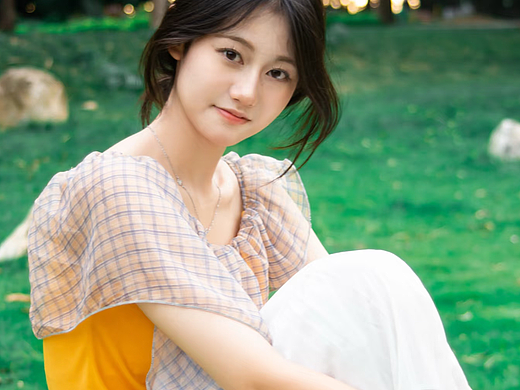 闯入一片绿光森林