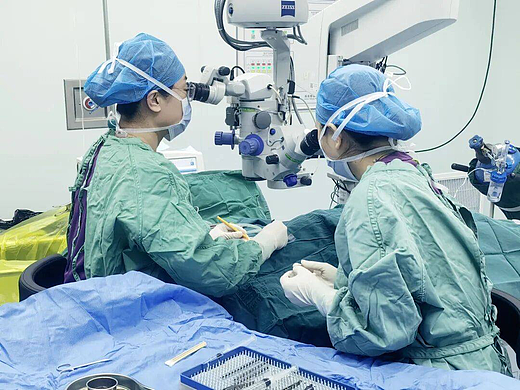 天津普瑞眼科单明华提醒：春季适合做白内障手术？先别急，季节不是关键，关键看这点！