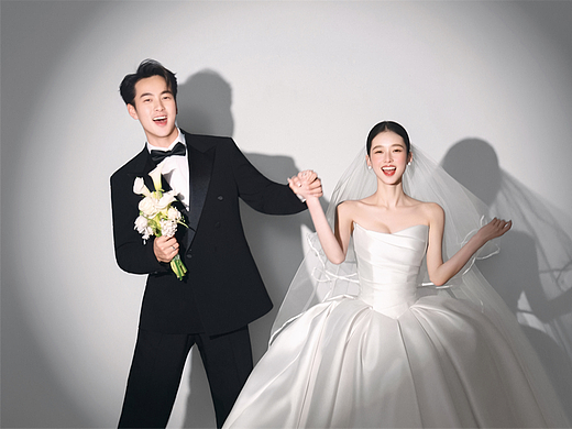 2026年當下婚紗照拍攝品牌，草坪婚紗照拍攝/訂婚宴跟拍/婚禮跟拍/喜嫁婚紗照拍（個人主頁-ZMTczODkwNA==） - 工業(yè)/產(chǎn)品 - 站酷設計師Z209047475原創(chuàng)素材 - 站酷ZCOOL