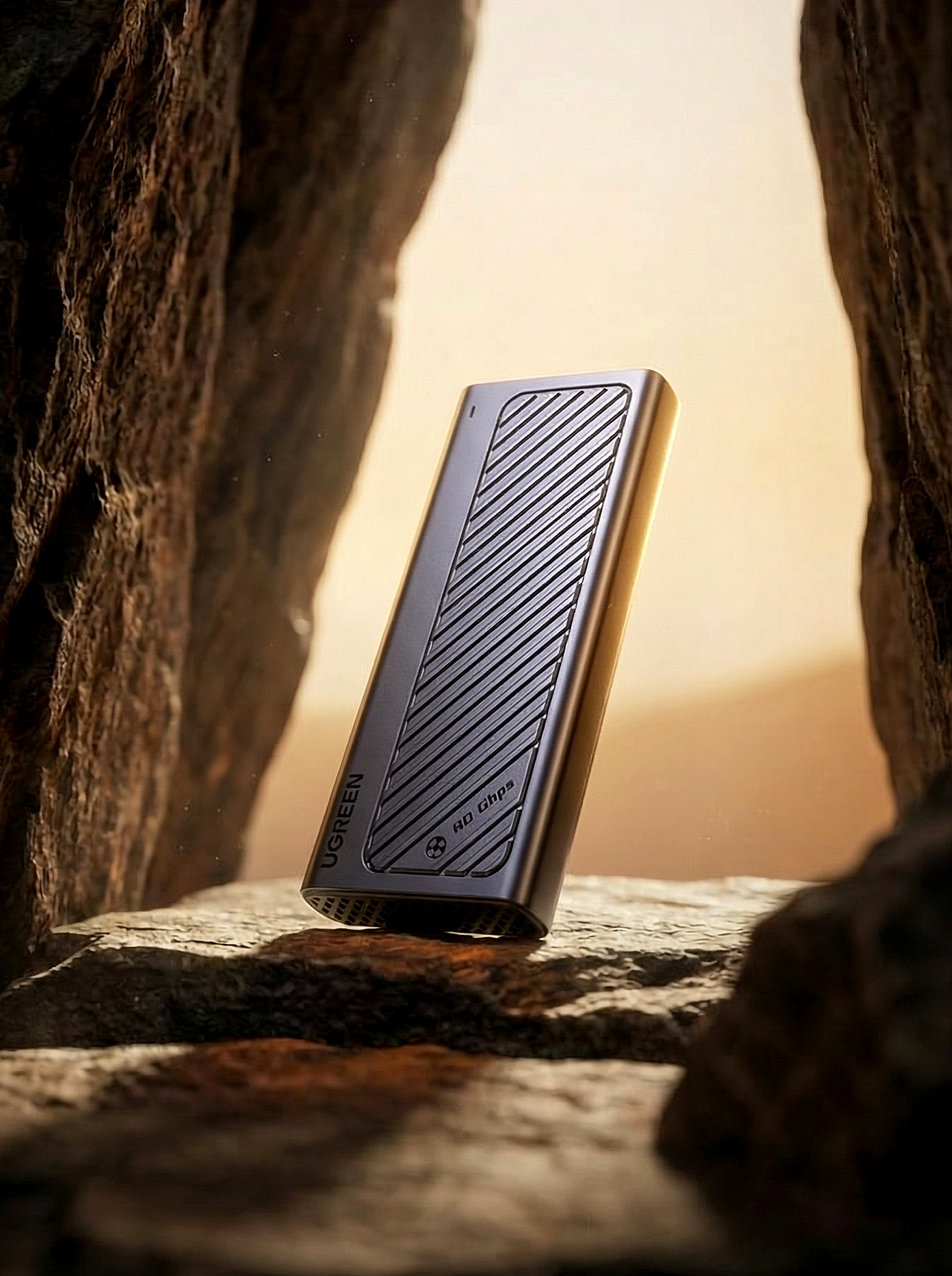 AIGC赋能 | UGREEN 移动硬盘KV海报!(图ZNDA1ODU3MDky) - AI作品 - 站酷设计师夏木L原创素材 - 站酷ZCOOL
