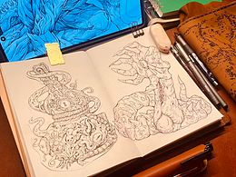 兩只鋼筆畫怪物