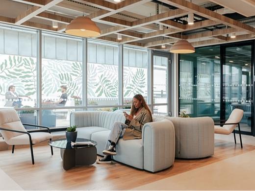 办公楼装修：从现代主义到当代艺术 本地策展融入品牌体验