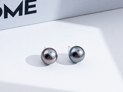 海水大溪地鉑金灰珍珠耳釘（個(gè)人主頁-ZNzM1MDQyOTI=） - 產(chǎn)品攝影 - 站酷設(shè)計(jì)師番茄崽tomo原創(chuàng)素材 - 站酷ZCOOL