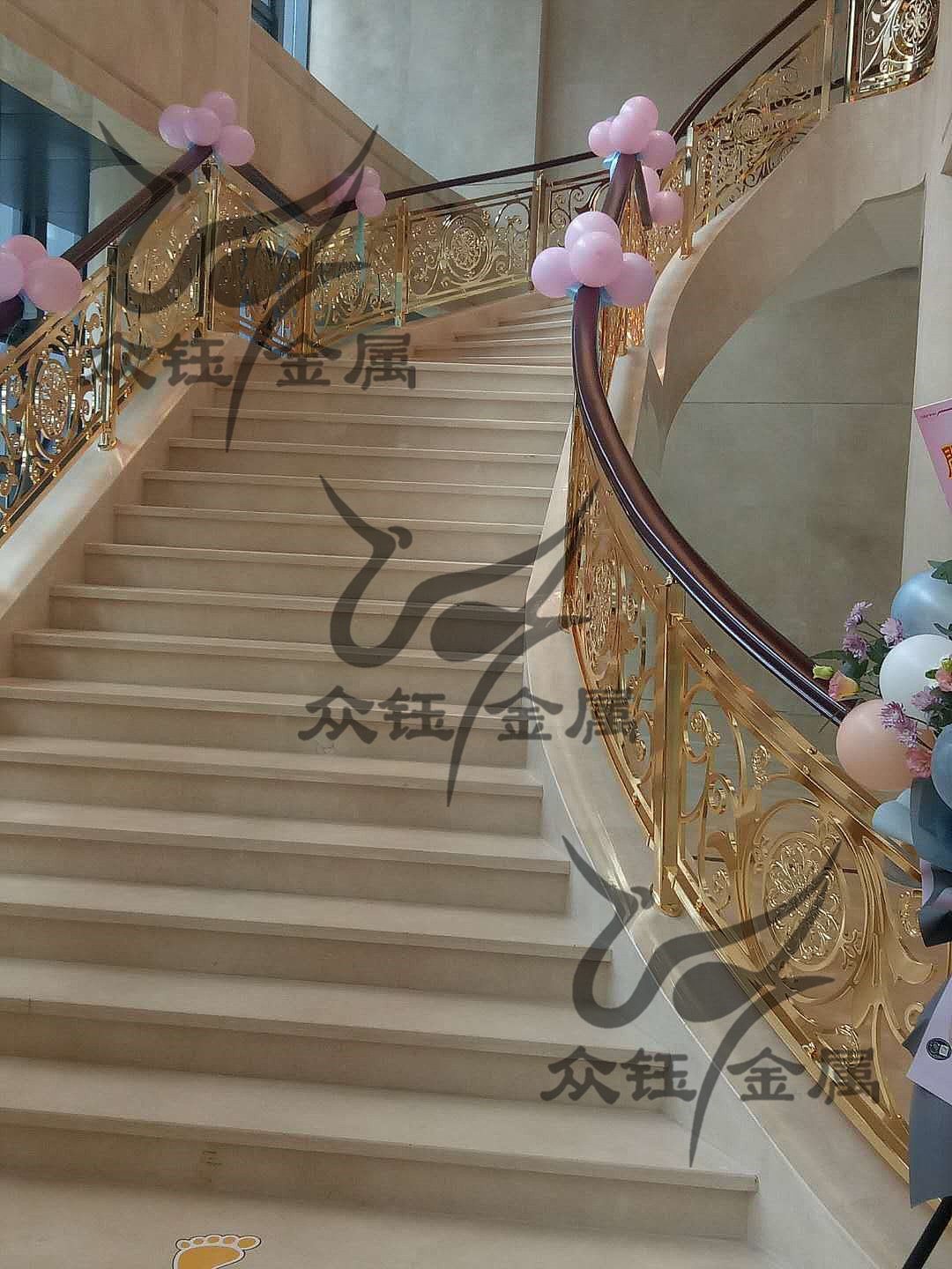 铝板雕花楼梯护栏轻奢大气款式 上门测量安装（图ZNDA1OTkzMTE2） - 其他工业/产品 - 站酷设计师艺术金属原创素材 - 站酷ZCOOL