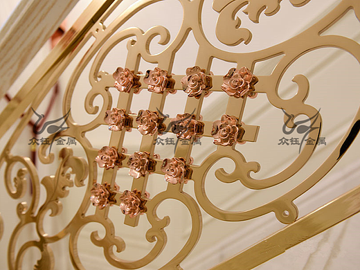 有格调的铝艺雕刻镀金楼梯护栏设计 奢华夺人视线