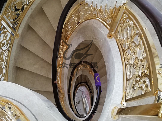 铜铝雕花五谷丰登连体旋转楼梯护栏平台栏杆 上门安装