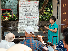 朝气蓬勃的老年人